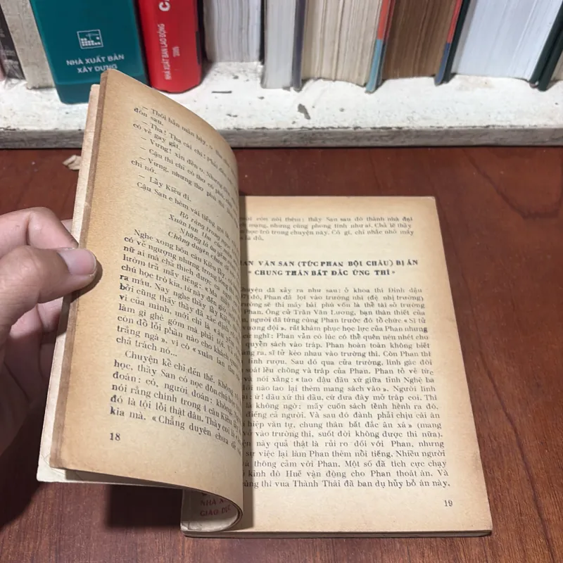 II Văn Học Việt Nam: Chuyện Làng Văn _ Việt Nam Và Thế Giới (2 Tập) - 1987 752314