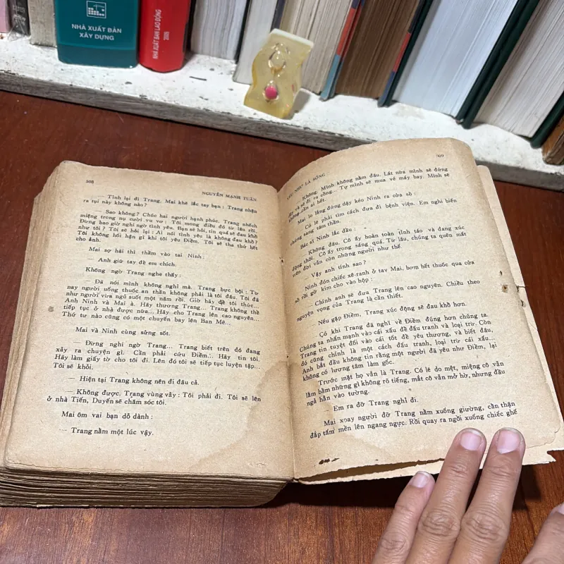 II Tiểu Thuyết: Yêu Như Là Sống - Nguyễn Mạnh Tuấn - 1988 781596