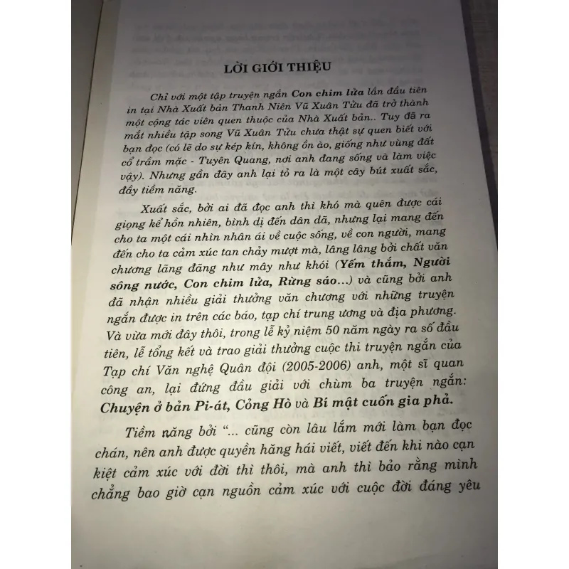 Chuyện trong lảng ngoài xa 993891