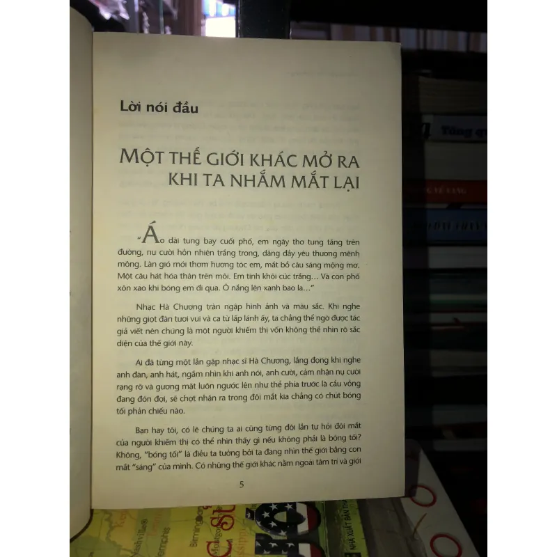 Nhắm Mắt Nhìn Sao - Tự Truyện Nhạc Sĩ Khiếm Thị Hà Chương 776914