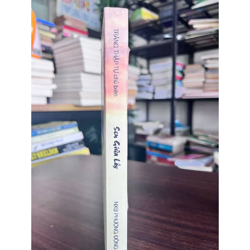 Sen Giữa Đời - Trang Thập Tự (chủ biên) 933637