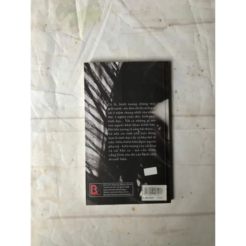 Mắt Xanh Tóc Đen - Marguerite Duras 800704