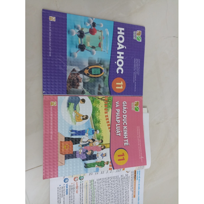 Combo 3 sách giáo khoa lớp 11 kết nối tri thức hóa học, GDKT và PL, tin học 460744