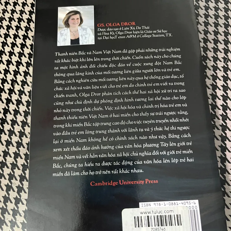 Việt Nam nước chia 2 đàng: chiến tranh và sự định hình giới trẻ 2 miền (Olga Dror)sách gốc 936739
