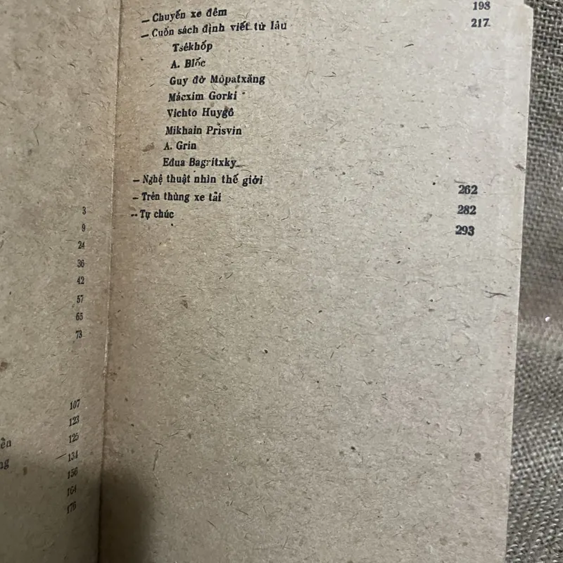 Bình minh mưa, Bông Hồng vàng , một mình với mùa thu (tiểu luận, chân dung) - Paustovsky 719411