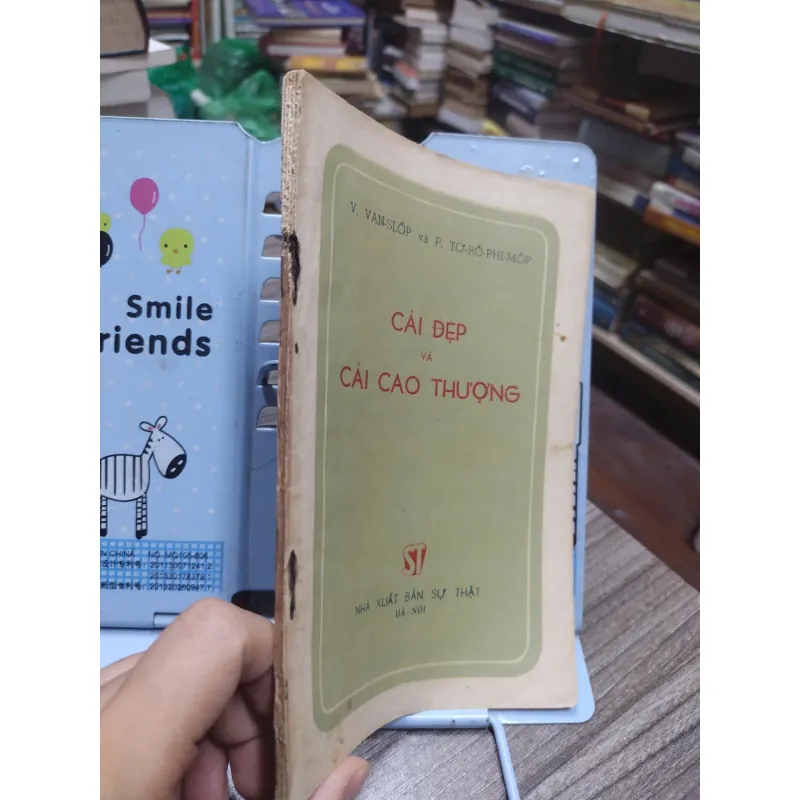 Sách: Cái đẹp và cái cao thượng - Tác giả: V.Vanslop và P.Tơ Rô Phi Mốp (A3) 597504
