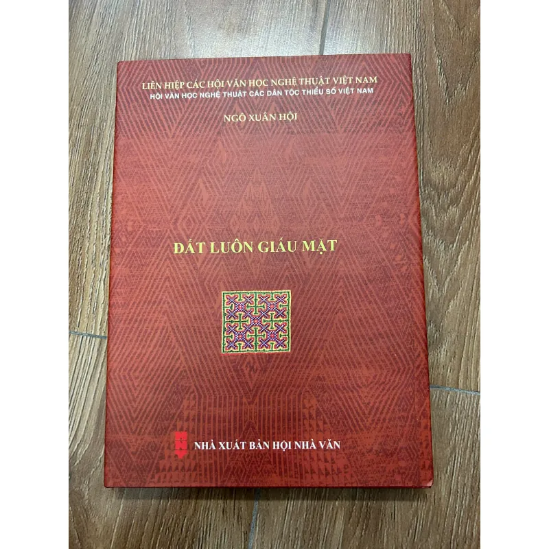 Đất luôn giấu mặt – Ngô Xuân Hội 759788