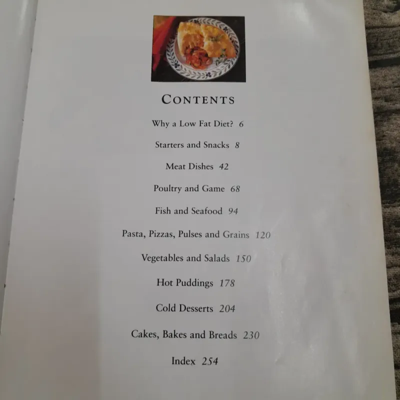 Sách nấu ăn ngoại Anh- Cẩm nang nấu MÓN ÍT MỠ ÍT BÉO. Chủ biên. Christine France 786589