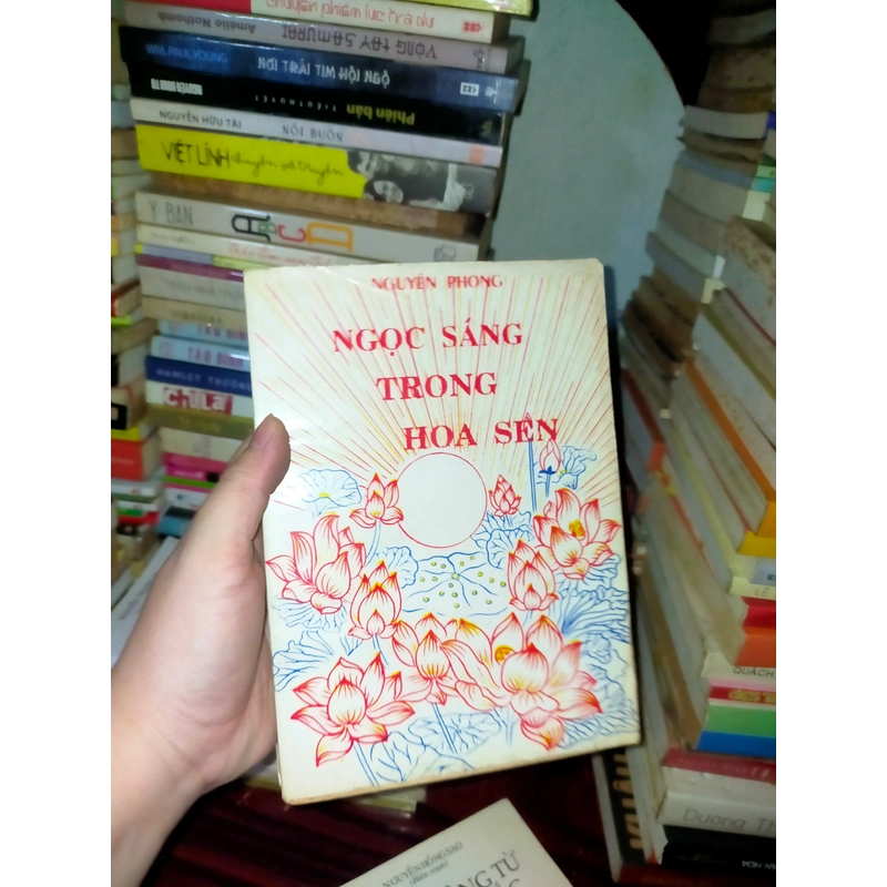 Ngọc sáng trong hoa sen 367107