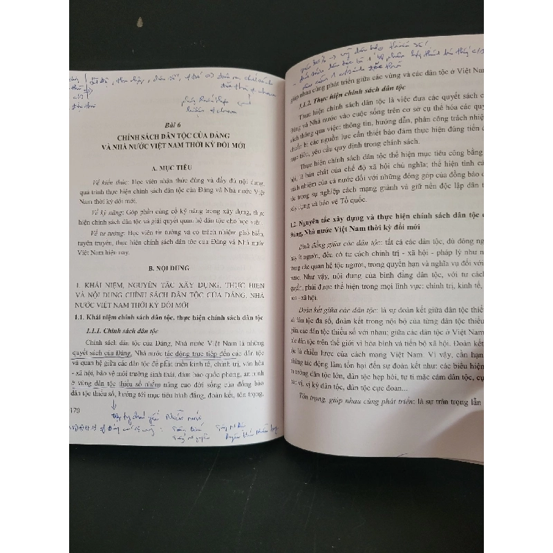 Giáo trình lý luận dân tộc và quan hệ dân tộc ở Việt Nam dùng cho hệ đào tạo cao cấp lý luận chính trị mới 80% bẩn nhẹ, có chữ viết, highlight, gạch chân 2022 Học viện chính trị quốc gia Hồ Chí Minh HCM3004 GIÁO TRÌNH, CHUYÊN MÔN 919118