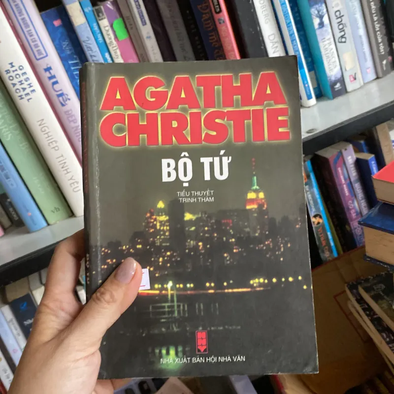 Bộ Tứ Agatha  755115