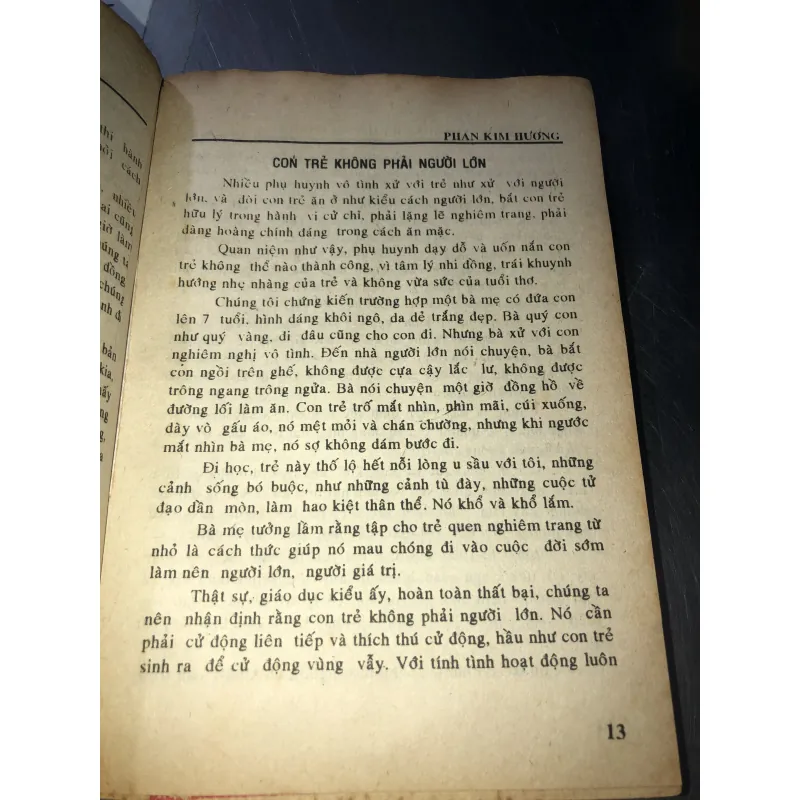 Thuật ứng xử giữa cha mẹ với con trẻ trong gia đình - Phan Kim Hương 958722