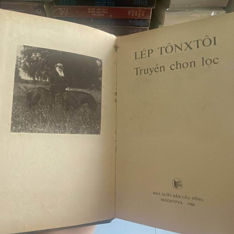 NXB Cầu Vồng bản in năm 1986 bìa da - Lep Tônxtôi - Truyện Chọn Lọc (38) 195354