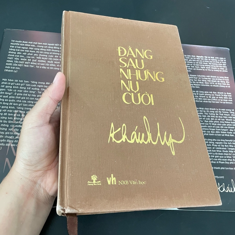 II Tựa sách: Đằng Sau Những Nụ Cười - Khánh Ly - 2015 444873