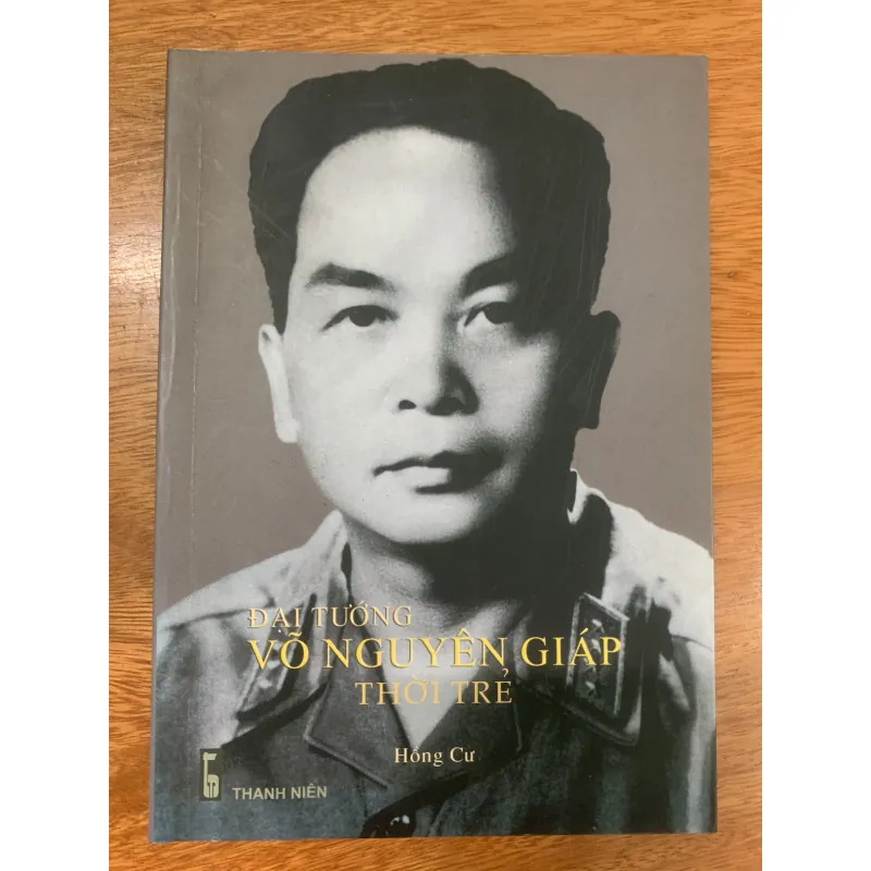 Đại tướng Võ Nguyên Giáp thời trẻ (có chữ ký của Vợ đại tướng Võ Tướng Võ Nguyên Giáp) 801115