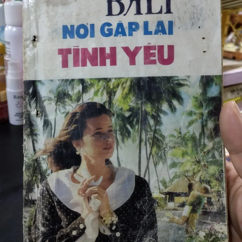 Cuốn sách  "Bali Nơi Gặp Lại Tình Yêu" của tác giả Anne Hampson. 563863