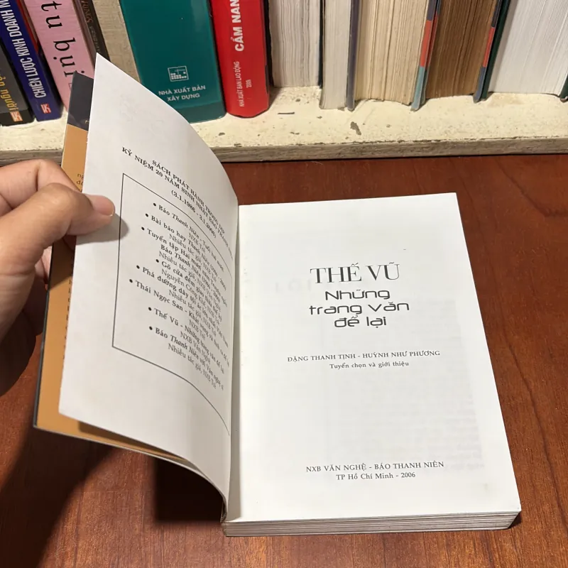 II Văn Học: Những Trang Văn Để Lại - Thế Vũ - 2005 746021