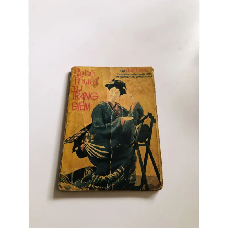 NGHỆ THUẬT TRANG ĐIỂM – Bà Tuyết Vinh 1974 718112