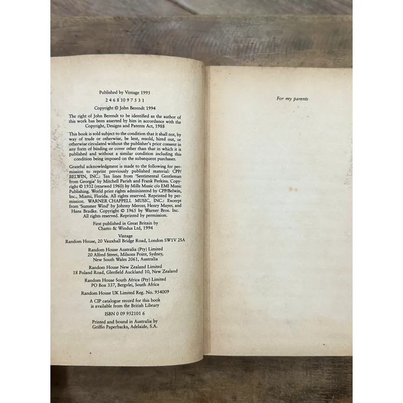 Midnight in the Garden of Good and Evil - John Berendt 734792