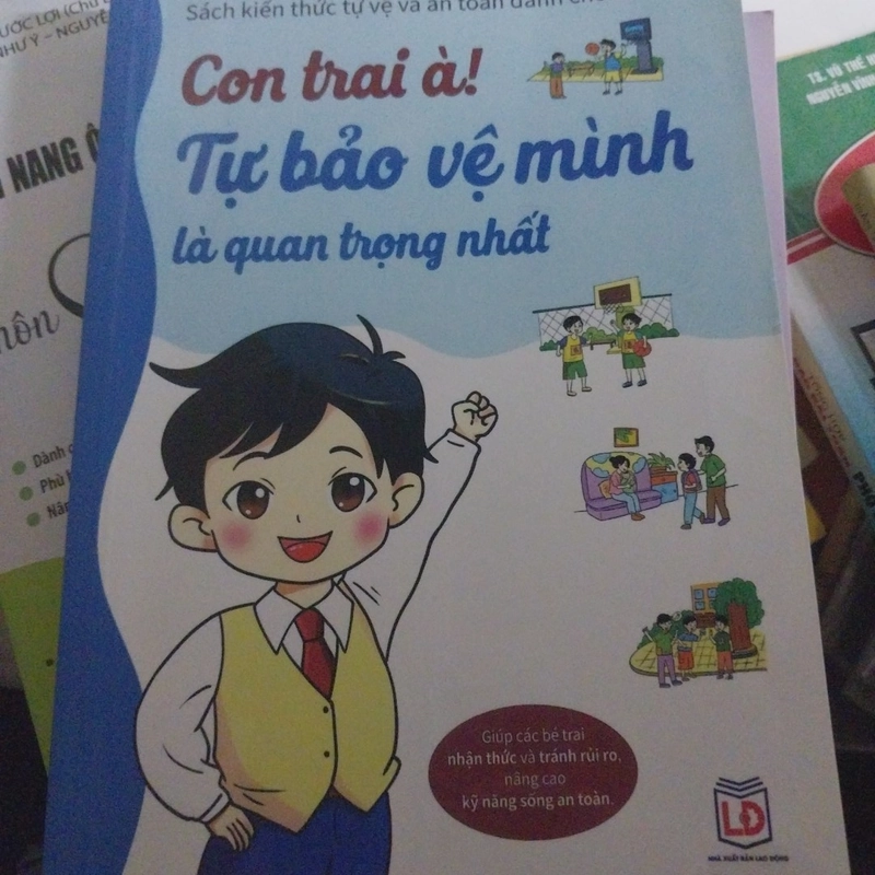 Combo 2 sách kiến thức tự vệ và an toàn cho bé trai và gái 471656