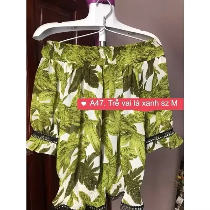 A 55. Áo trễ vai xanh lá size M 1042240