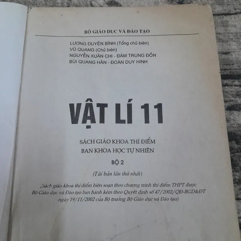 Vật lý và Bài tập Vật lý 11. Ban Khoa học tự nhiên. Chủ biên Giáo sư Lương Duyên Bình... 735486