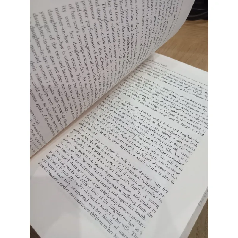 Firewalking and religious healing - Loring M. Danforth 598392