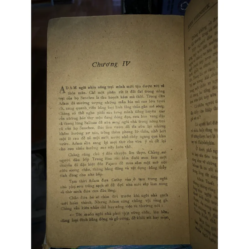 Phía đông vườn địa đàng - John Steinbeck 976188