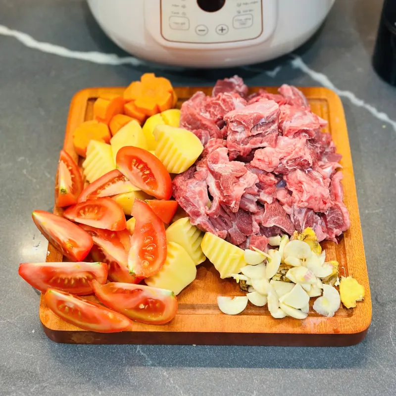 Nồi kho hầm đa năng UNIE USC308 dung tích 3L, lòng nồi gốm tử sa, 8 chức năng kho hầm 798100