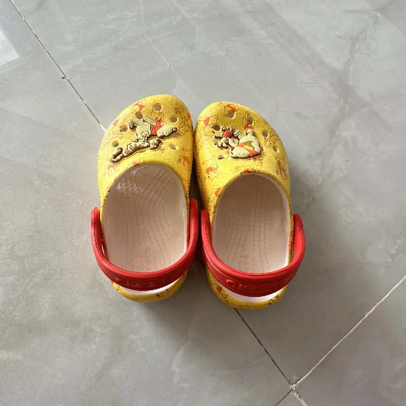 Dép Crocs size số 7 cho chân dài 14cm còn mới 382162