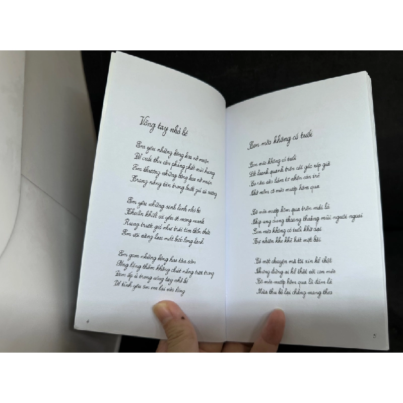[Phiên Chợ Sách Cũ] Em Giấu Gì Ở Trong Lòng Thế? - Nguyễn Thế Hoàng Linh - 2804, 2017 445801