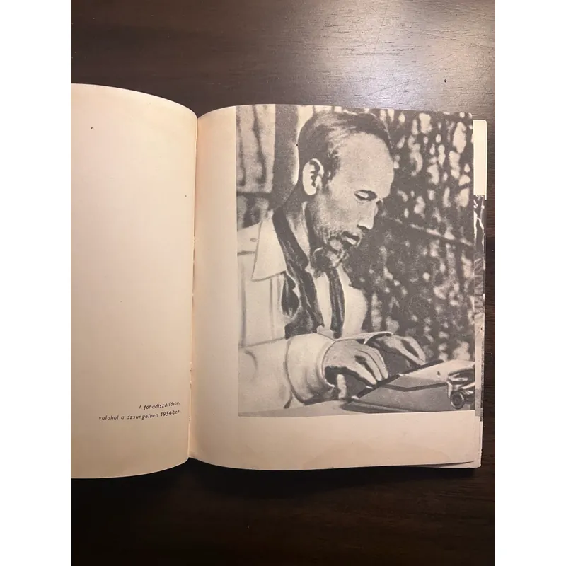 Sách ảnh: Hồ Chí Minh 590794
