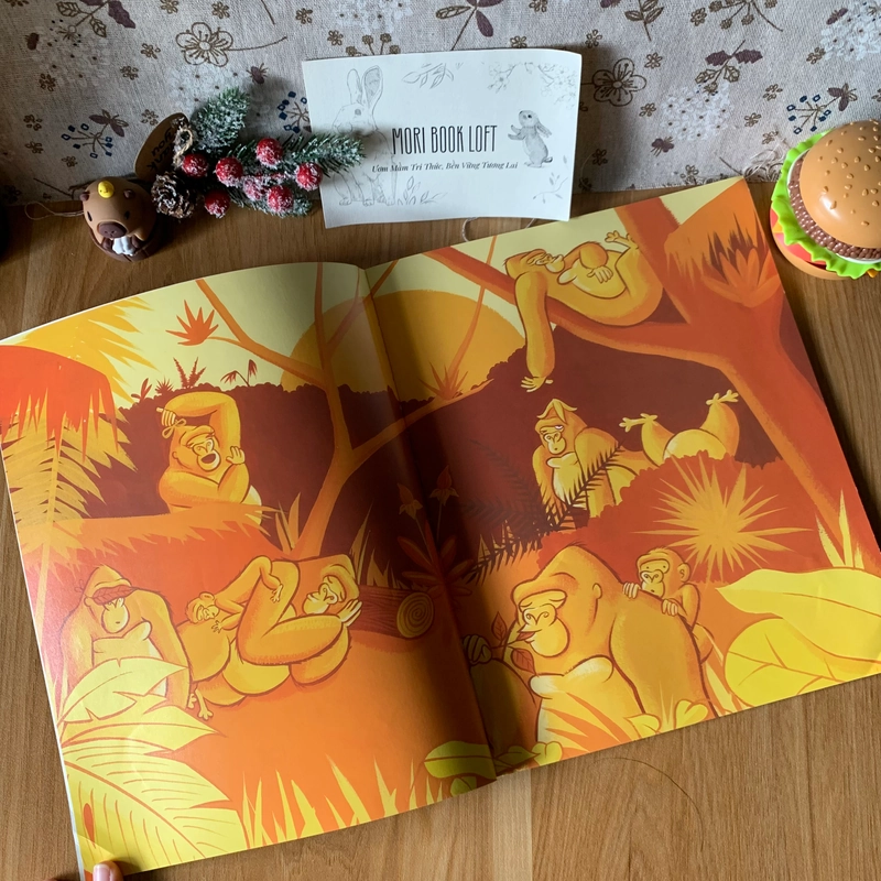 Sách tranh tiếng anh Mademoiselle Gorilla, Used, Picture Book For Kids 459548