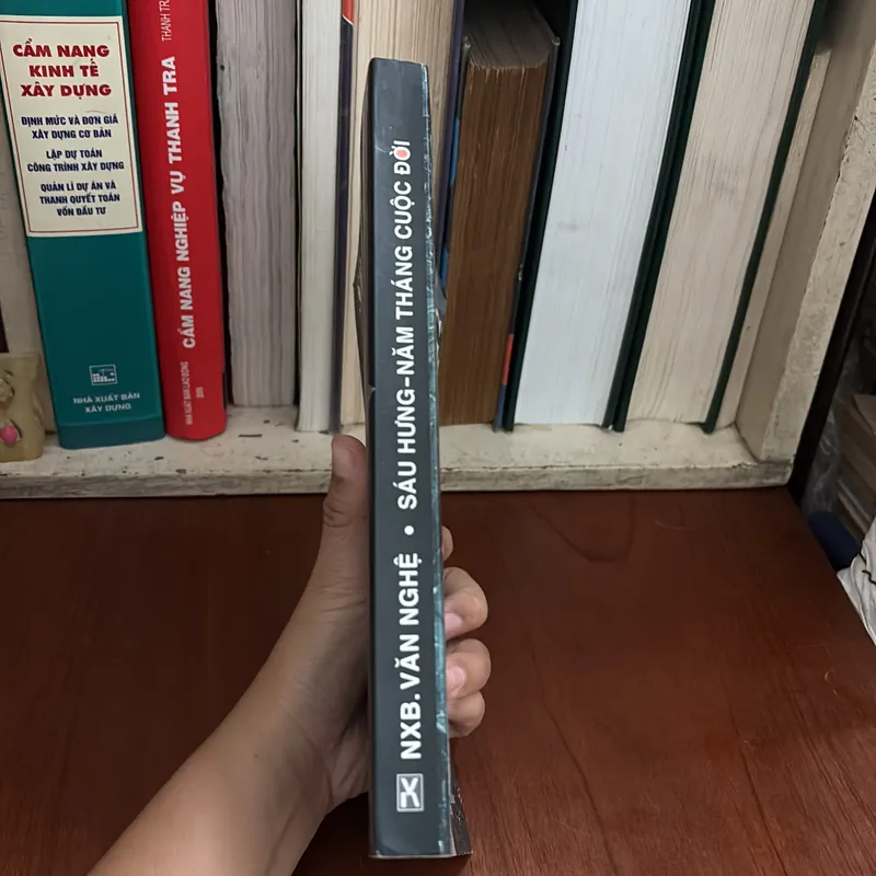 II Tủ Sách Nhân Vật: Năm Tháng Cuộc Đời - Sáu Hưng - 2009 716780