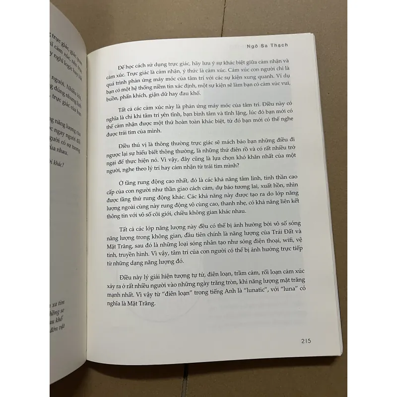 Luật Tâm Thức (sách có nhăm góc như hình) 600908