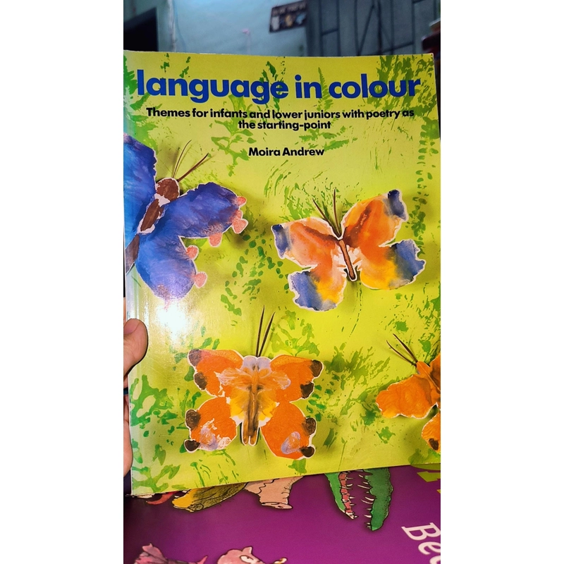 Sách dạy học khổ lớn tiếng Anh - Langue in colour  495376