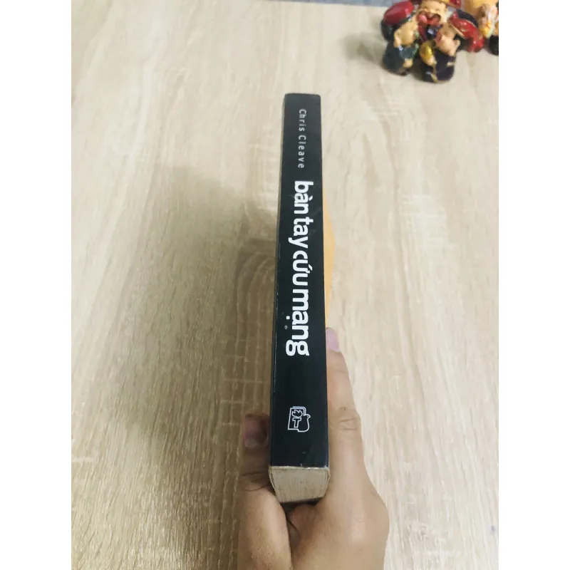 Bàn Tay Cứu Mạng – Chris Cleave 934010