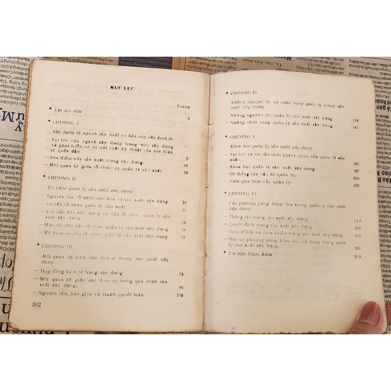 TỔ CHỨC QUẢN LÝ SẢN XUẤT XÂY DỰNG - NXB Xây Dựng 1986 (Tác giả: Lê Văn Thược) 711416