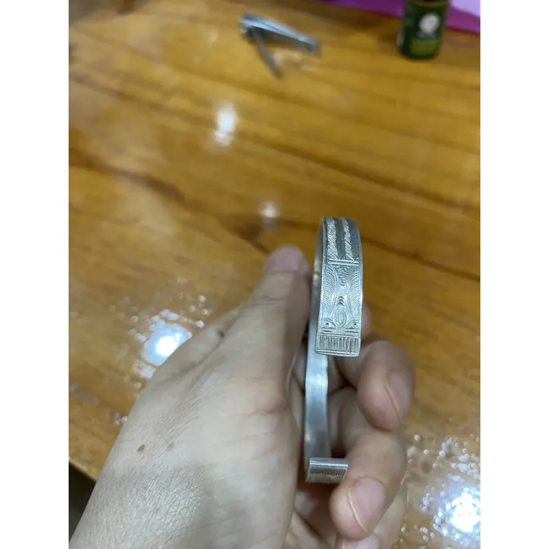 Còng bạc chữ C 1029763