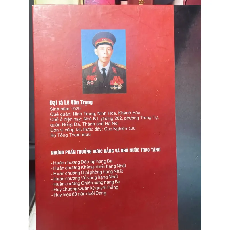 SÁCH LẶNG LẼ CÙNG THỜI GIAN 713360