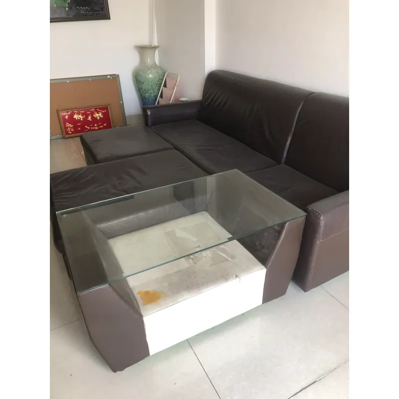 Ghế sofa da nâu đen hình chữ L cao cấp, mặt kính bàn uống nước 1023617