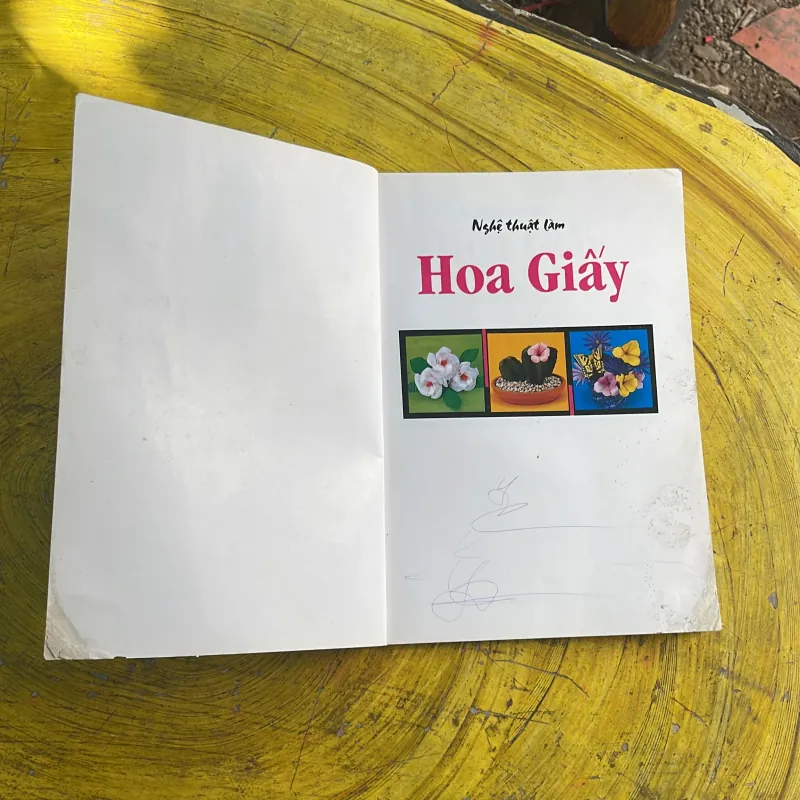NGHỆ THUẬT LÀM HOA GIẤY - hoàng văn quang- nhà xuất bản mỹ thuật 973737