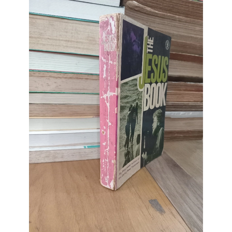 The Jesus Book: an Illustrated Edition of the Living New Testament 933399