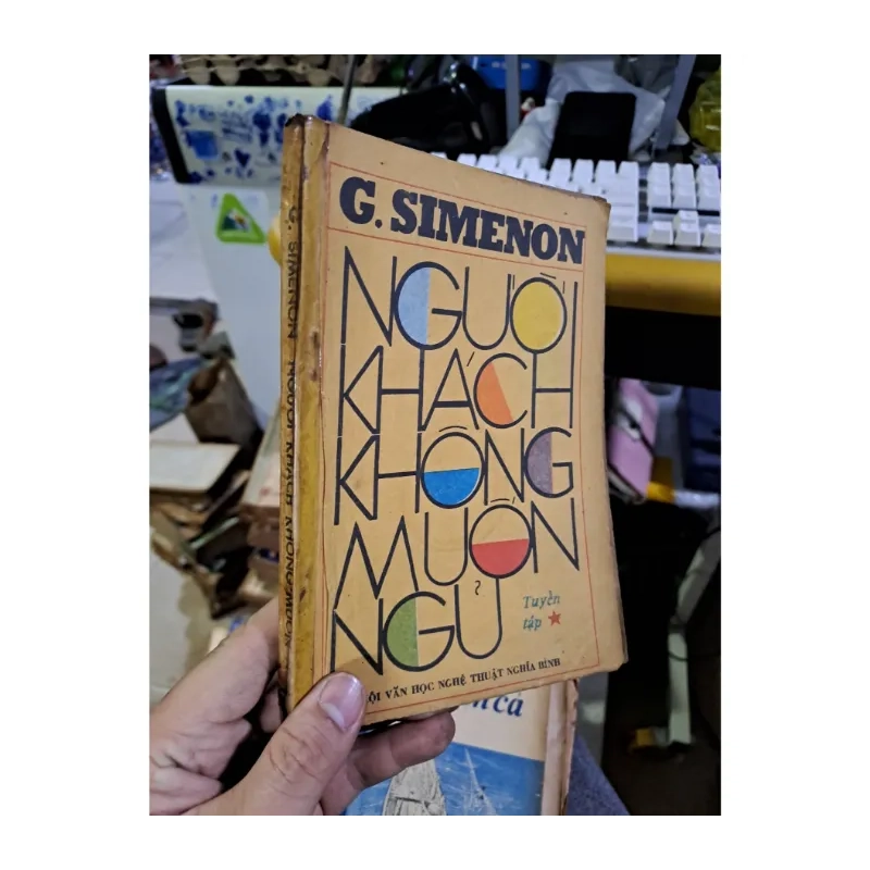 Người khách không muốn ngủ tập truyện 1 985093