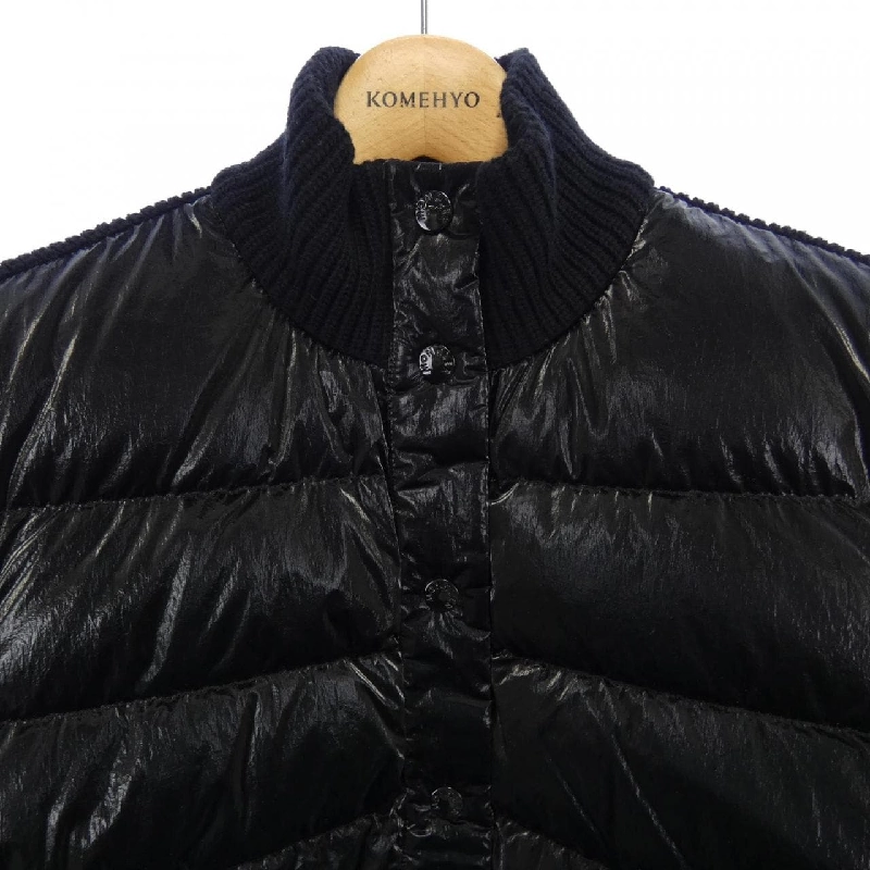 Moncler MONCLER 20939B00024 Áo khoác lông 632170