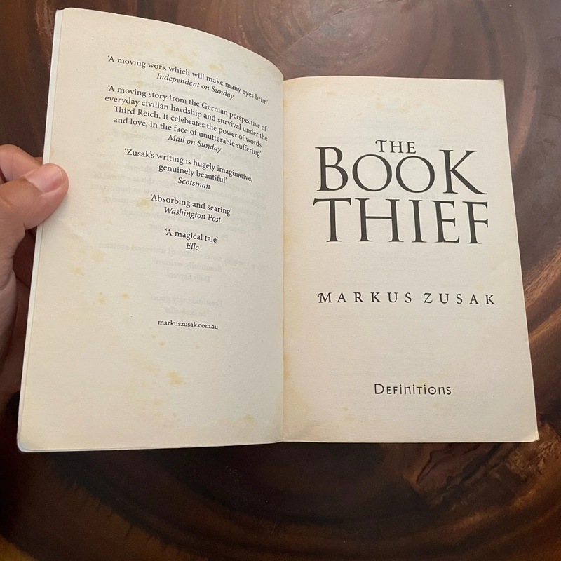 II English Book: The Book Thief - Markus Zusak - 2016  443036