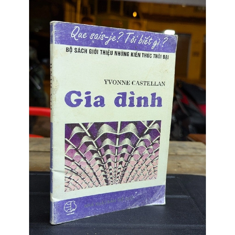 GIA ĐÌNH - YVONNE CASTELLAN 300012