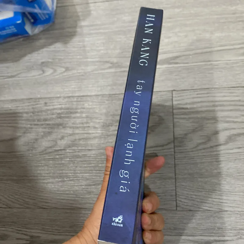 Tay người lạnh giá 1022867