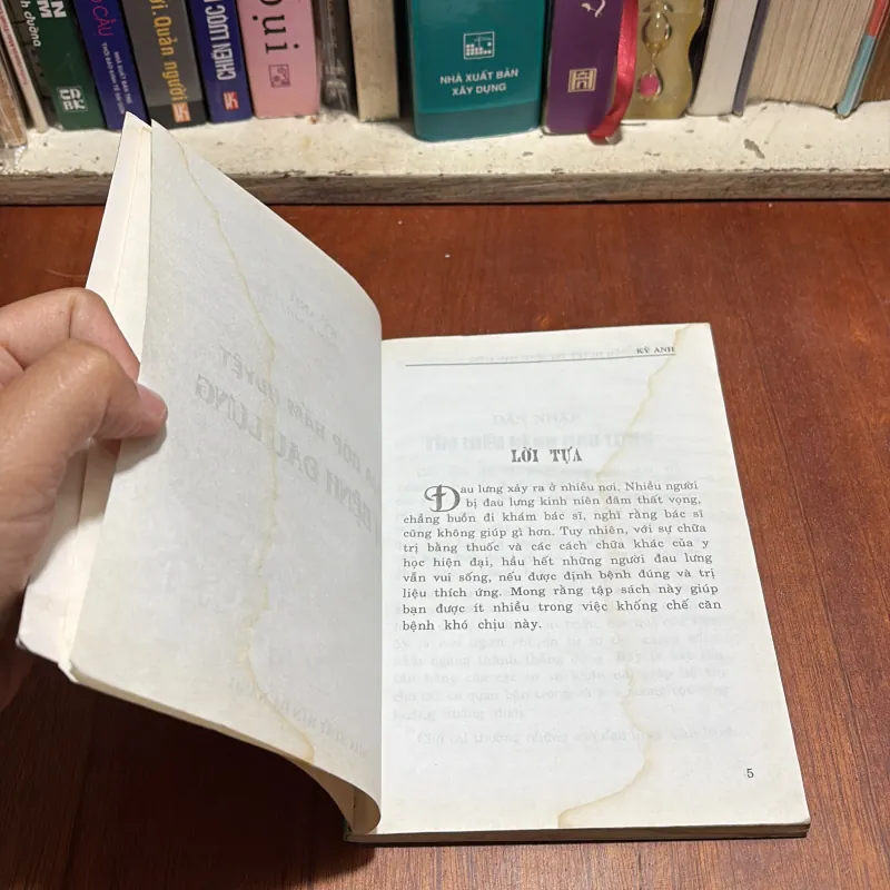 II Sức Khoẻ: Xoa Bóp Bấm Huyệt _ Trị Bệnh Đau Lưng - Kỳ Anh - 2007 927670