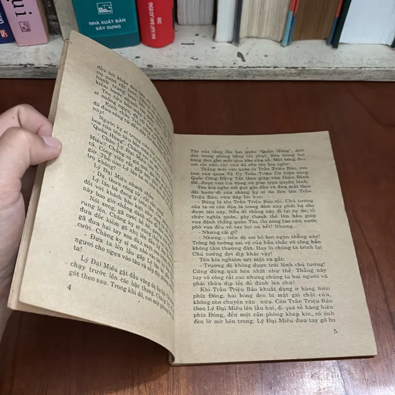 II Sách Xưa: Mài Kiếm Dưới Trăng (Tiểu Thuyết Dã Sử) - Phong Sơn - 1989 640399